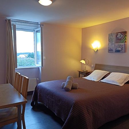 Les Pierres Folles Bed and Breakfast Rozier-en-Donzy Exteriör bild