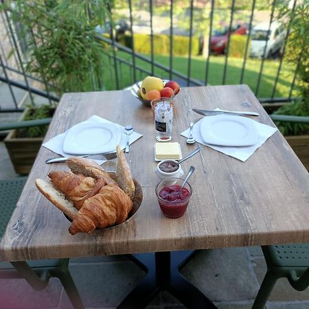 Les Pierres Folles Bed and Breakfast Rozier-en-Donzy Exteriör bild