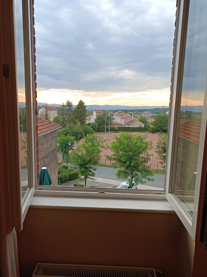 Les Pierres Folles Bed and Breakfast Rozier-en-Donzy Exteriör bild