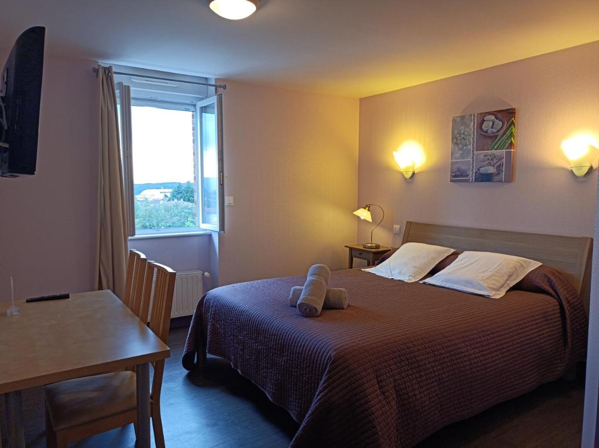 Les Pierres Folles Bed and Breakfast Rozier-en-Donzy Exteriör bild