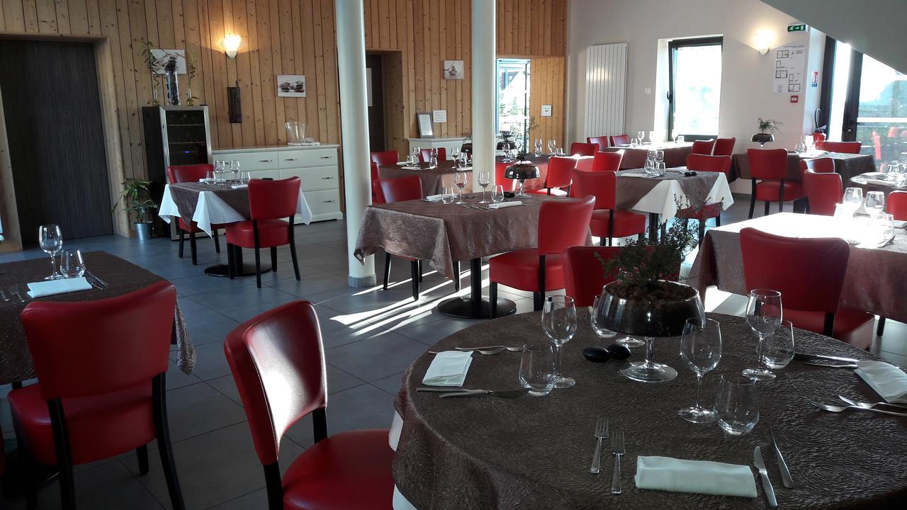 Les Pierres Folles Bed and Breakfast Rozier-en-Donzy Exteriör bild